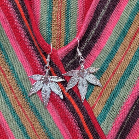 Silver Tone Leaf Earrings Natures Jewelry Japanese Maple Fish Hook Style Unique - Picture 2 of 8